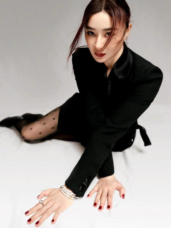 《笑傲江湖》中的女神任盈盈的扮演者-著名演員袁珊珊 《笑傲江湖》中的女神任盈盈的扮演者-著名演員袁珊珊