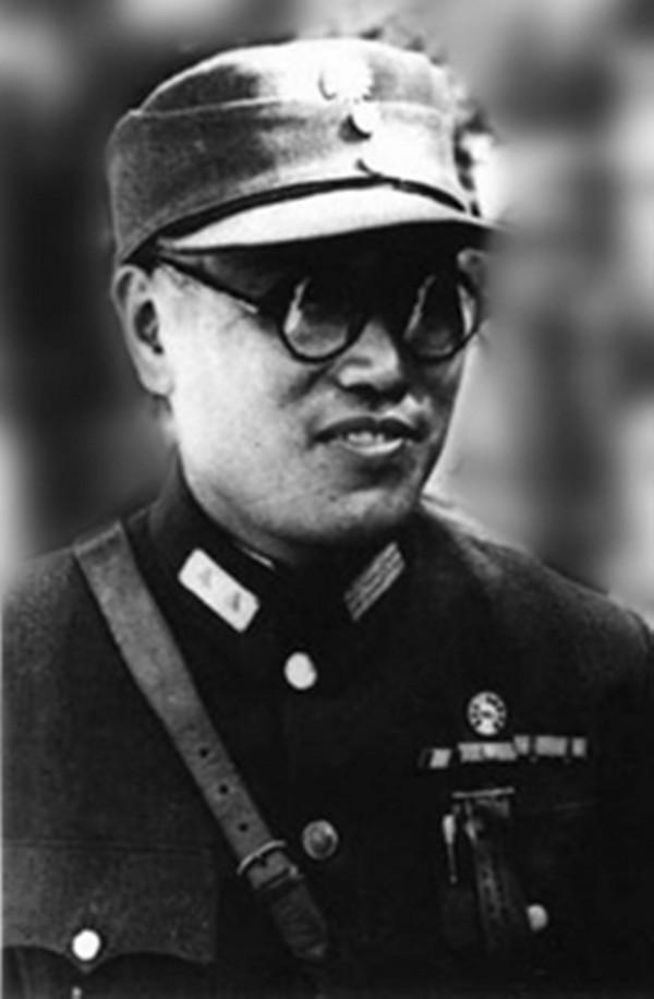 廖耀湘被俘後，向他敬酒不喝還摔杯，劉亞樓請出一人他連敬3杯