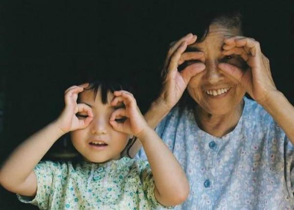 “只差49分就滿分”的奶奶火了,正向鼓勵對孩子來說多重要 “只差49分就滿分”的奶奶火了,正向鼓勵對孩子來說多重要