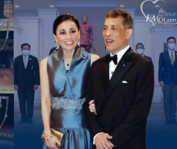 蘇提達王后曬開工照，15款經典造型美翻了，榮升為泰絲宣傳大使