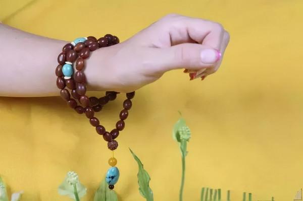 堅果松子,做成手串被賣出17萬 堅果松子,做成手串被賣出17萬