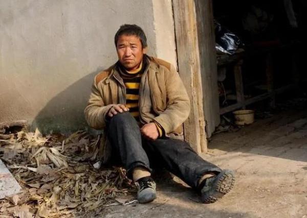 命苦的滿叔，在人間磨了25年，最後帶著一身蛆蟲走了