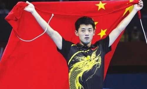 分手景甜後，張繼科再被爆出新戀情？開豪車看電影逛超市極其甜蜜