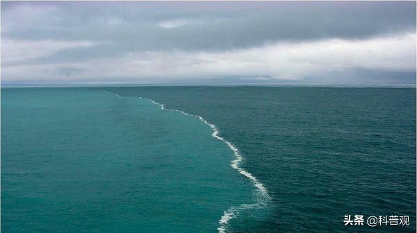 黃海、渤海相鄰卻不相容？分界線兩側顏色分明，背後原因是什麼？