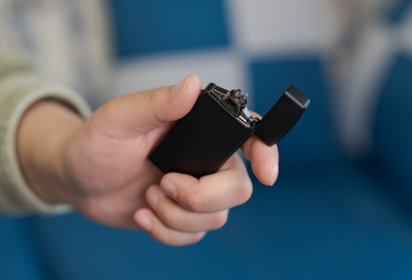 充電打火機沒聽說過?極蜂電弧充電打火機有顏有料,就是這麼酷 充電打火機沒聽說過?極蜂電弧充電打火機有顏有料,就是這麼酷