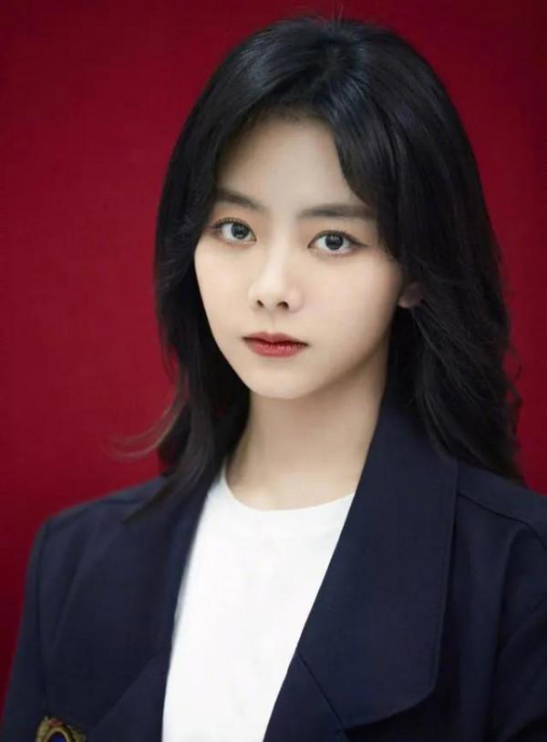 譚松韻都三十了,看上去還像十八歲,“娃娃臉”真的很可愛 譚松韻都三十了,看上去還像十八歲,“娃娃臉”真的很可愛