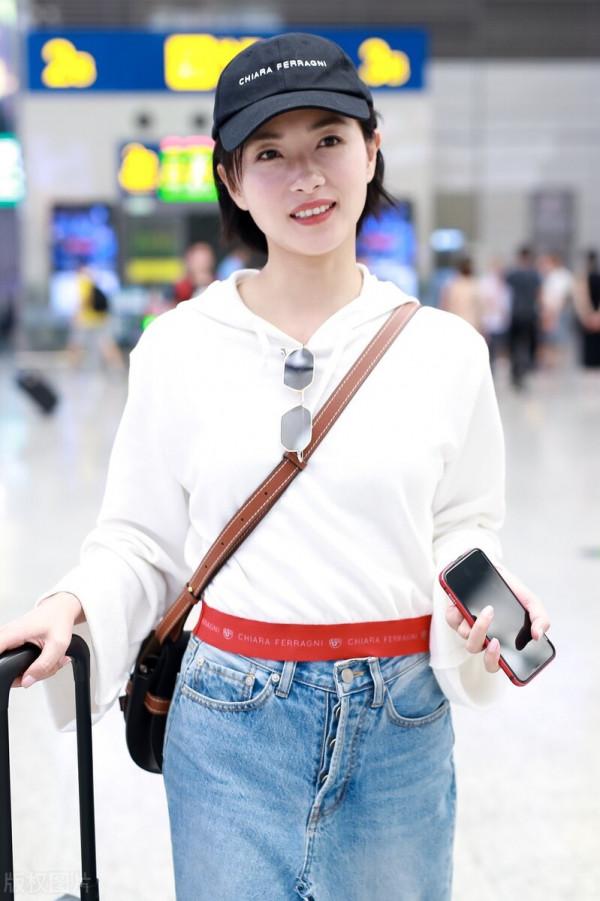 知性幹練：萬茜