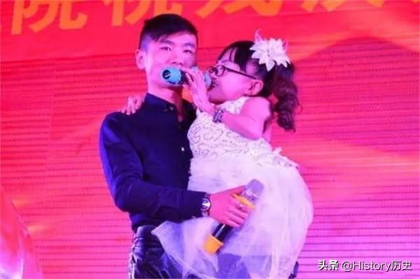 金青青：身高68釐米，重36斤，嫁1米68的老公，去哪都要老公跟著