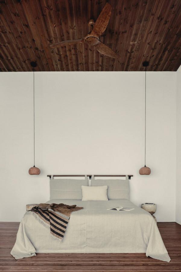 一個鬱鬱蔥蔥的迷迭香和薰衣草花園 一個鬱鬱蔥蔥的迷迭香和薰衣草花園