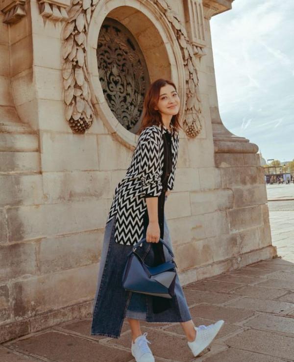 又到穿“襯衫”的季節，怎麼搭才優雅高階？梅婷的技巧很值得借鑑