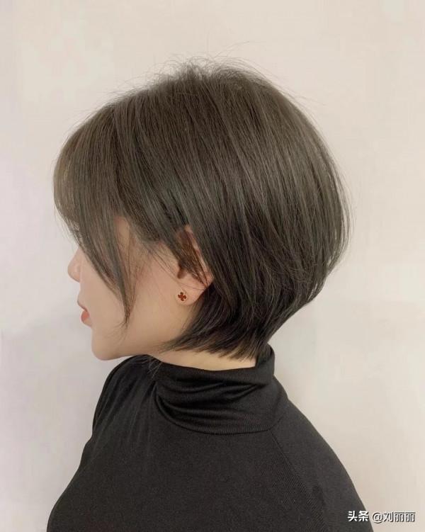 髮型別再亂剪了，新人氣女發20款送給大家，很美很心動