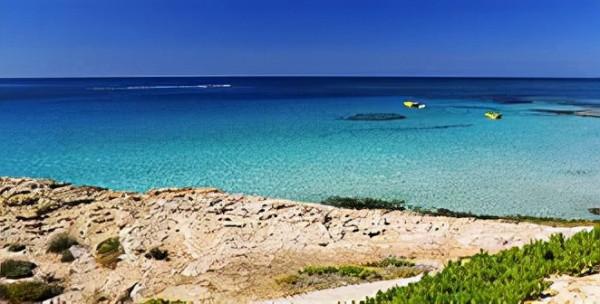 世界風光欣賞——塞普勒斯格雷科岬角處的海岸線