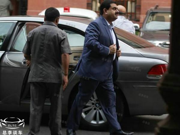 亞洲首富易主，個人財富5742億，他這麼有錢平時坐啥車？