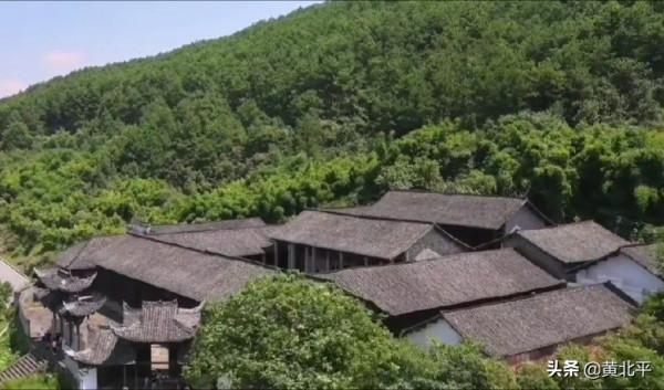重慶豐都縣興義鎮古觀山上儲存完好的建築群,規模龐大卻空無一人 重慶豐都縣興義鎮古觀山上儲存完好的建築群,規模龐大卻空無一人