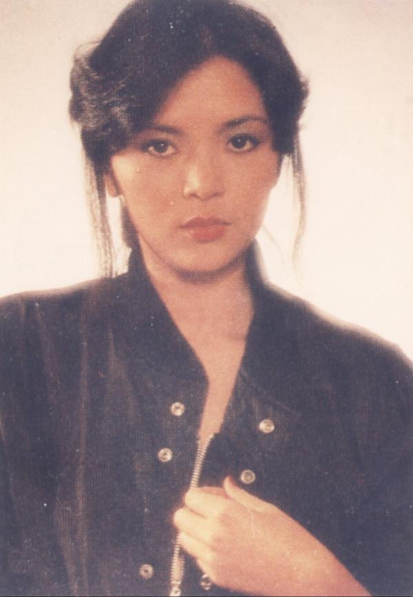 終於明白，陳薈蓮不漂亮，也沒有孩子，周潤發為何獨寵她38年了