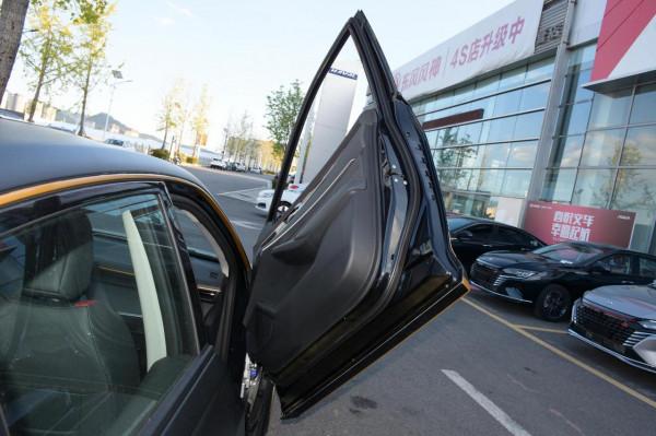 新車 | 剪刀門+寬體,長安UNI-V同級,曝東風風神奕炫MAX暗夜版實車 新車 | 剪刀門+寬體,長安UNI-V同級,曝東風風神奕炫MAX暗夜版實車