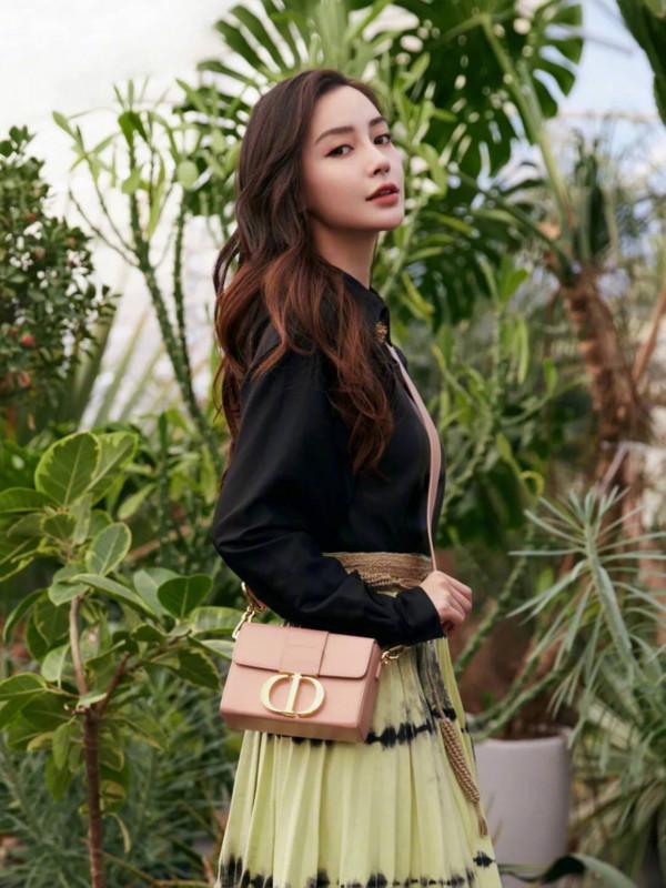 宋慧喬和Angelababy差6歲,穿百褶裙和連體褲頻頻撞衫,太驚豔 宋慧喬和Angelababy差6歲,穿百褶裙和連體褲頻頻撞衫,太驚豔