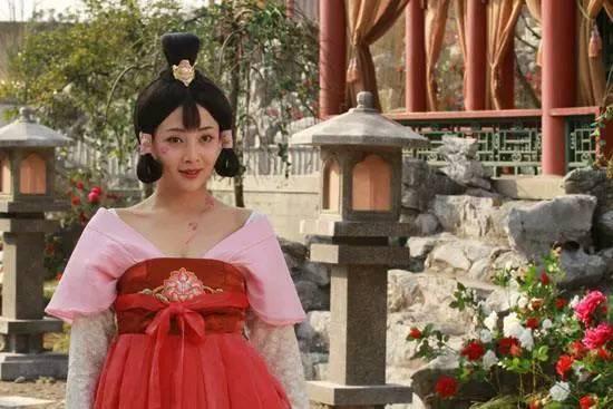 得罪誰都別得罪造型師!盤點那些影視裡出場辣眼睛的絕色美人 得罪誰都別得罪造型師!盤點那些影視裡出場辣眼睛的絕色美人