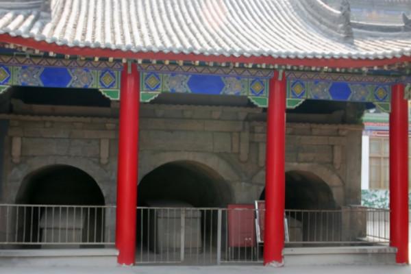 陝西一地出土皇帝珍寶，慘遭當地村民哄搶，它們為何會出現在這裡