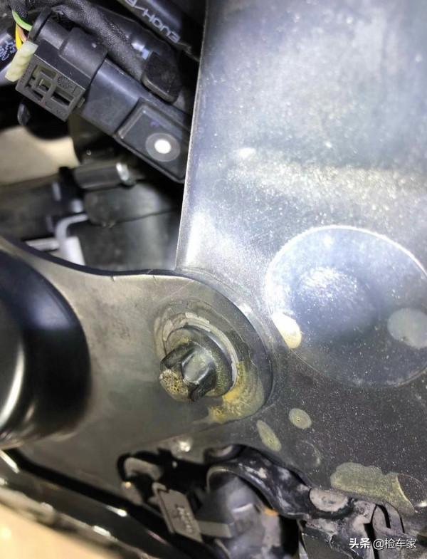 身高不夠氣場來湊，小姐姐花140萬買輛賓士大G，賣家：我大意了