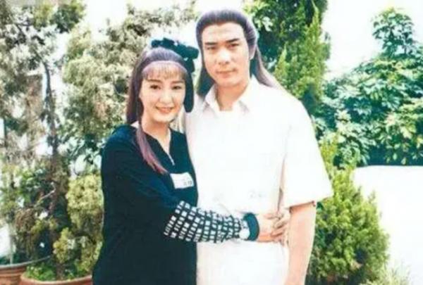 成龍苦追她8年，跟男友相戀26年不結婚，米雪如今怎樣了？