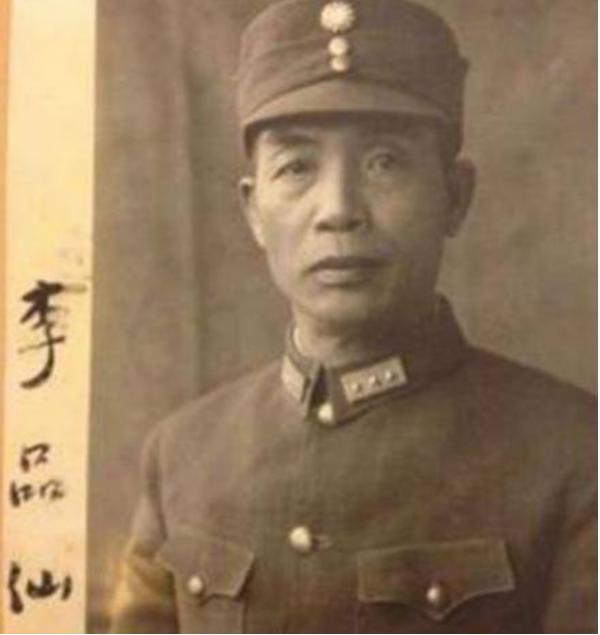 我軍抓獲軍統王牌特務，為何陳毅設宴款待送他離開？事後才知高明