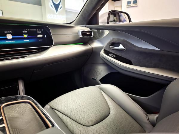 NEDC 708超長真續航 極狐阿爾法S實拍 內飾大屏夠搶眼 NEDC 708超長真續航 極狐阿爾法S實拍 內飾大屏夠搶眼