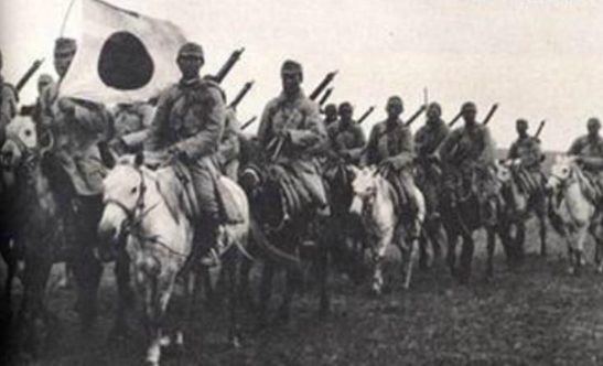 將日軍精銳當成偽蒙騎兵,包森打的子彈告急,靠自制火藥罐殲敵 將日軍精銳當成偽蒙騎兵,包森打的子彈告急,靠自制火藥罐殲敵