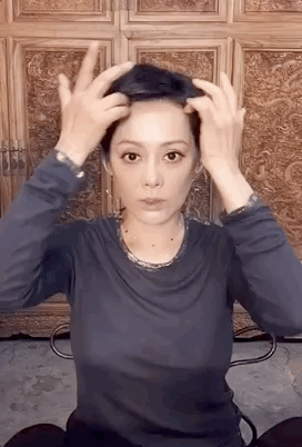 年會選衣服太累了,妝容不能百搭點嗎? 年會選衣服太累了,妝容不能百搭點嗎?