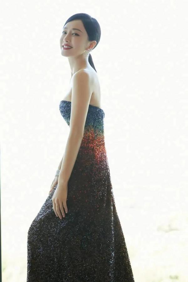 秦嵐的絕美照片，高雅端莊