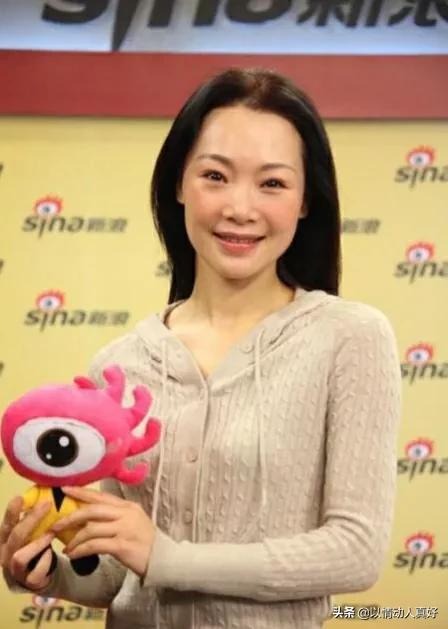 “軍中花仙子”呂薇,與父母不為人知的“戰爭”,未婚最期盼愛情 “軍中花仙子”呂薇,與父母不為人知的“戰爭”,未婚最期盼愛情