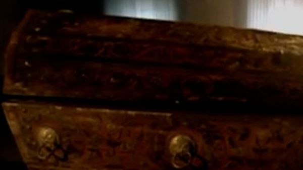 內蒙古出土千年古墓，陪葬奢華卻是黑色骸骨，不朽女屍究竟是誰？