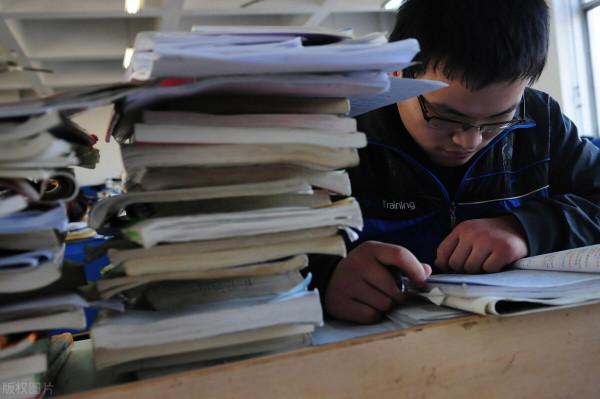 11省份釋出“不能”參加“預報名”考生要求 11省份釋出“不能”參加“預報名”考生要求