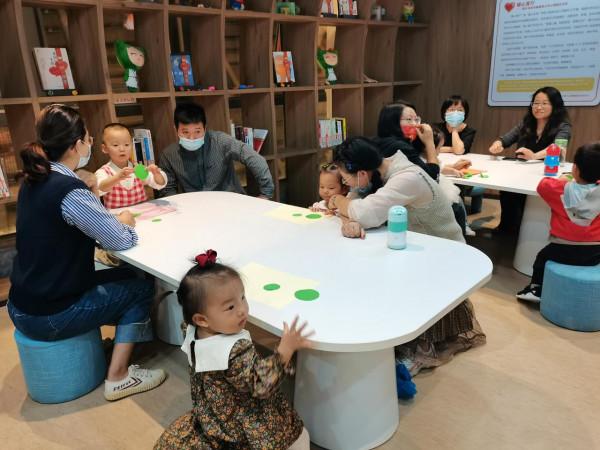 共讀繪本開啟美好親子時光，助力孩子健康成長