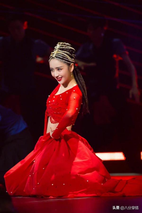 38歲的佟麗婭穿烈焰紅紗裙,大方秀出“空竹腰”,狀態好到爆炸 38歲的佟麗婭穿烈焰紅紗裙,大方秀出“空竹腰”,狀態好到爆炸