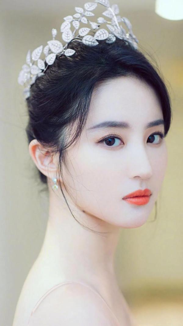 撲面芳香迎面襲人的美，劉亦菲精美大圖集