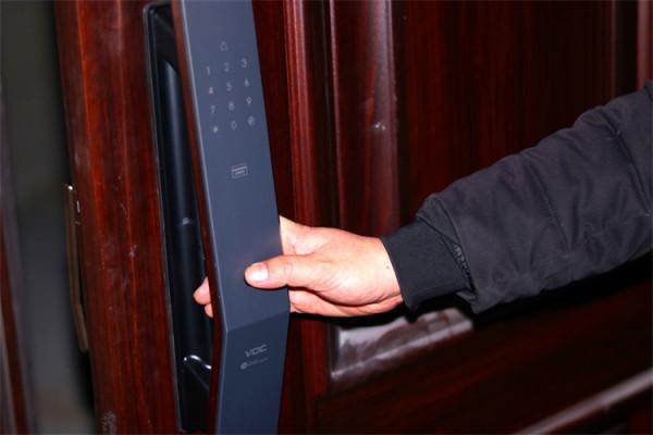 一款能夠看你臉色行事的門鎖 VOC智慧門鎖T11 Face測評