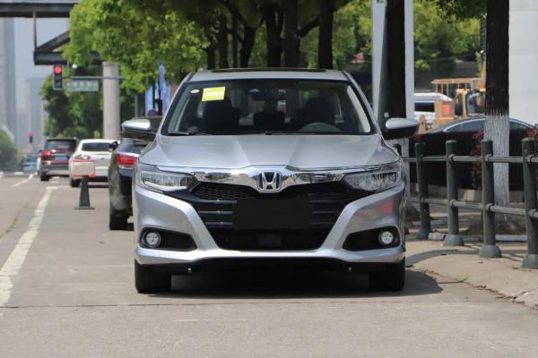混動車本田凌派，本田的一款中檔車，綜合油耗低至4.0升