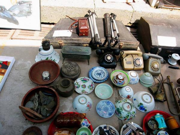 六旬老人迷戀收藏48年投入2400萬,藏品過億,卻要向女兒借錢生活 六旬老人迷戀收藏48年投入2400萬,藏品過億,卻要向女兒借錢生活