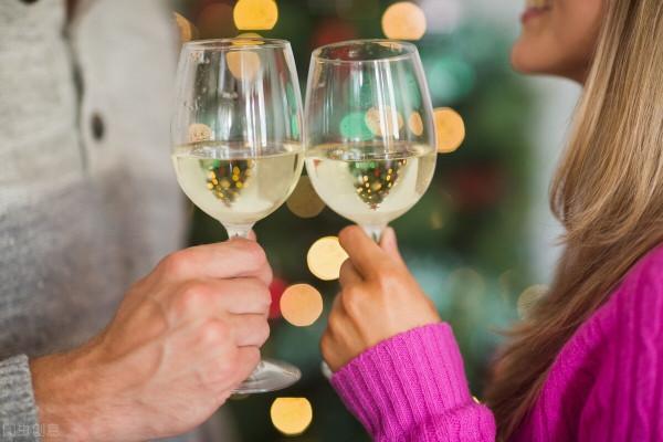 一個人是否值得深交,和他喝頓酒就知道 一個人是否值得深交,和他喝頓酒就知道