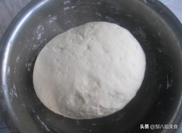 做手擀麵時,和麵要多加“2個料”,麵條筋道不易斷,爽滑不粘連 做手擀麵時,和麵要多加“2個料”,麵條筋道不易斷,爽滑不粘連