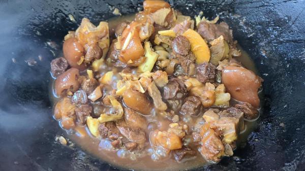 廣東老廚師教的話梅豬腳，出了名的一道菜，肉爛味濃真好吃