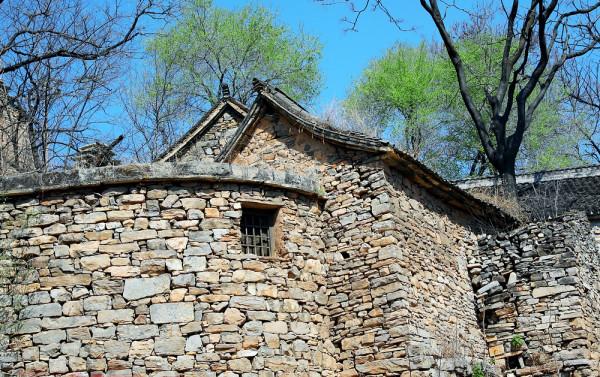 東姚石大溝村，一個用石頭壘砌的世界