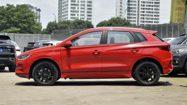 專屬保險來了，比亞迪e2年養車6641元，保費佔近七成？