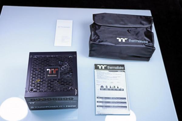 華碩 B660 重炮手 WiFi 登場，這算是半開放式主機嗎？