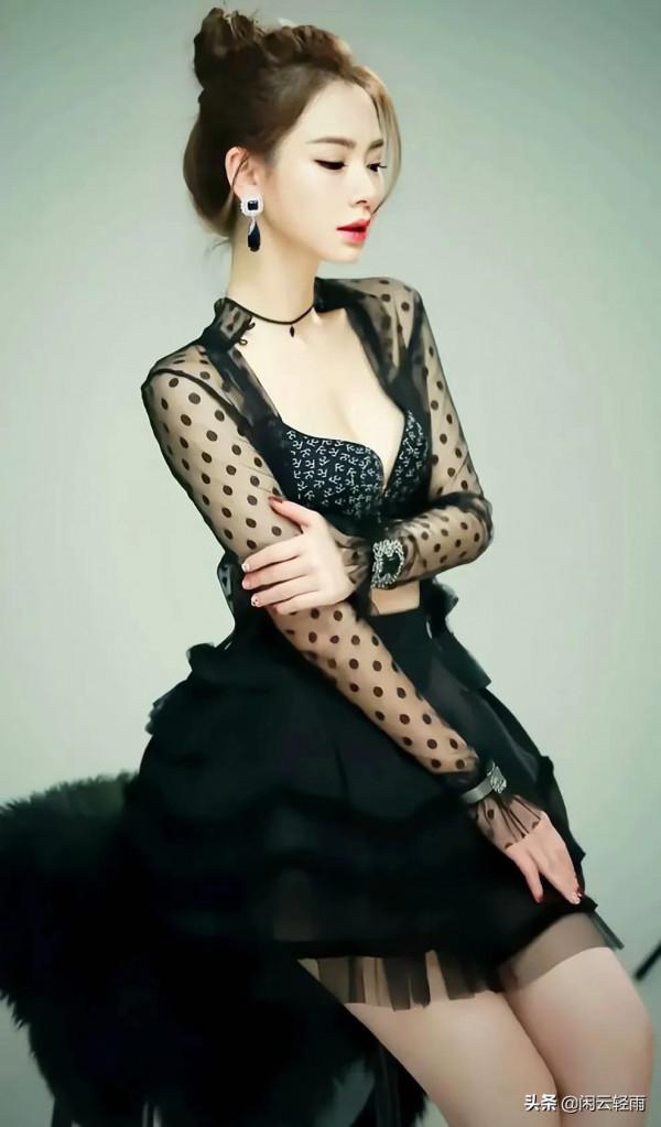 霸道女總裁戚薇，太美了，可甜可酷，驚豔到你了嗎？