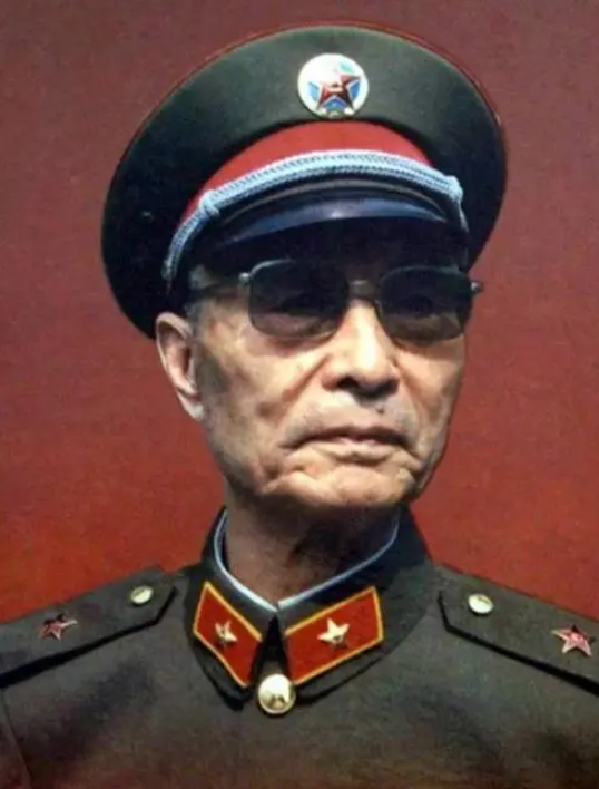 運載火箭發射前，油箱發現陰影，結果檢查出一根鞋帶，張愛萍大怒