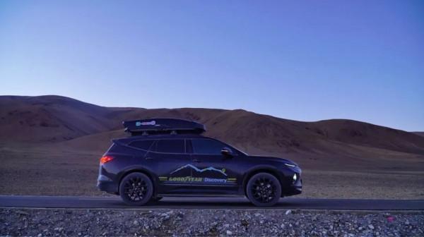 穿越西藏阿里中線,地上只有車轍印,這種路就是轎車能力的極限 穿越西藏阿里中線,地上只有車轍印,這種路就是轎車能力的極限