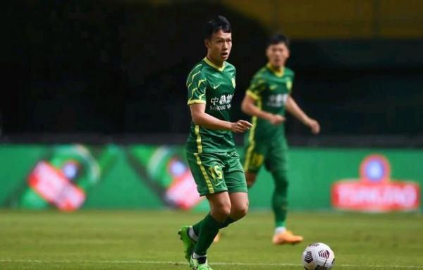 洛國富想為國足踢球，北京國安比利奇日子不好過，青島隊好事成雙