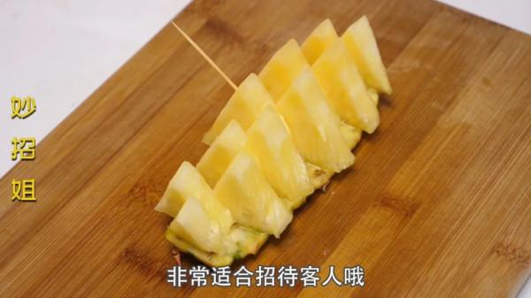 今天才知道，菠蘿還可以這樣切！不削皮不挖眼，真的太省事了